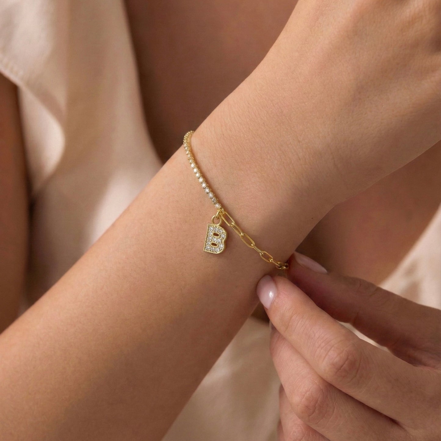 Aura Letter Charm Bileklik