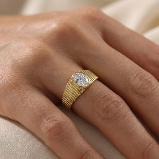 Crystal Ribbed Signet Yüzük